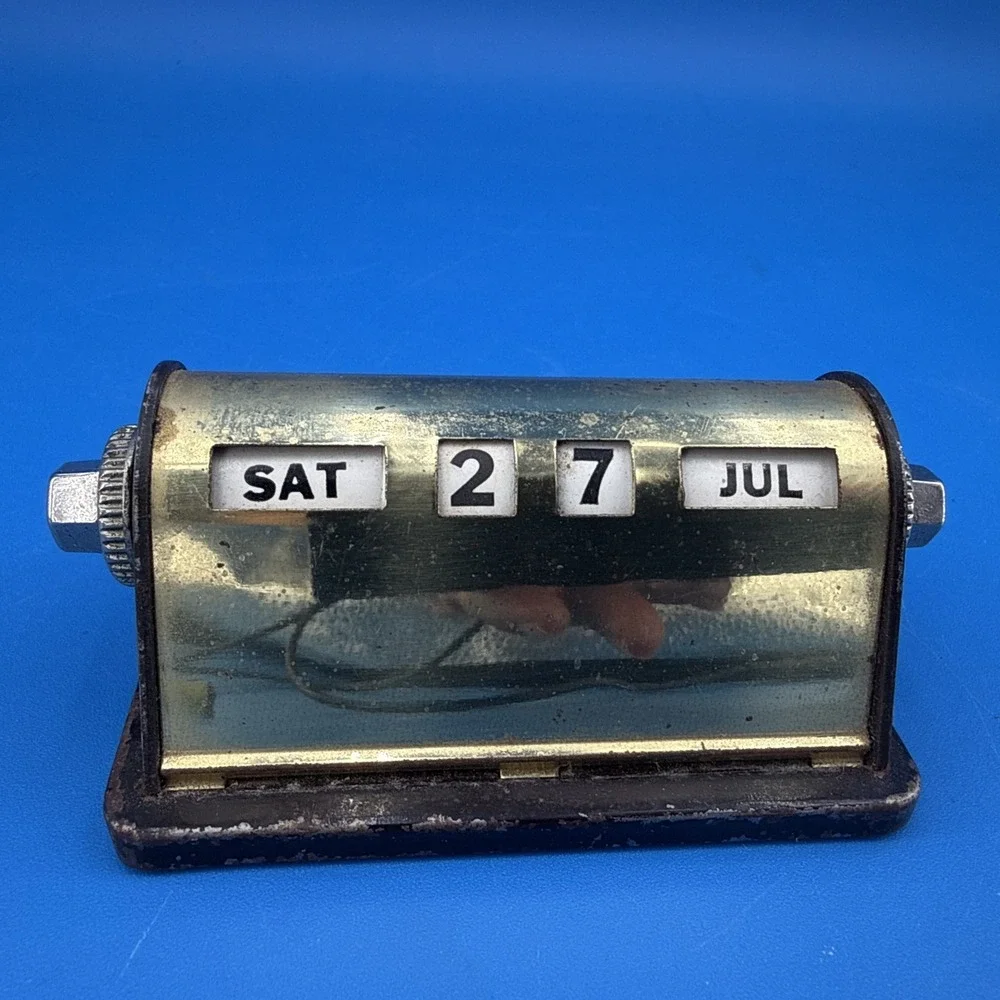 Vintage Mid-Century Vintage Brass Rolling Day Date Desk Top Calendar WORKS